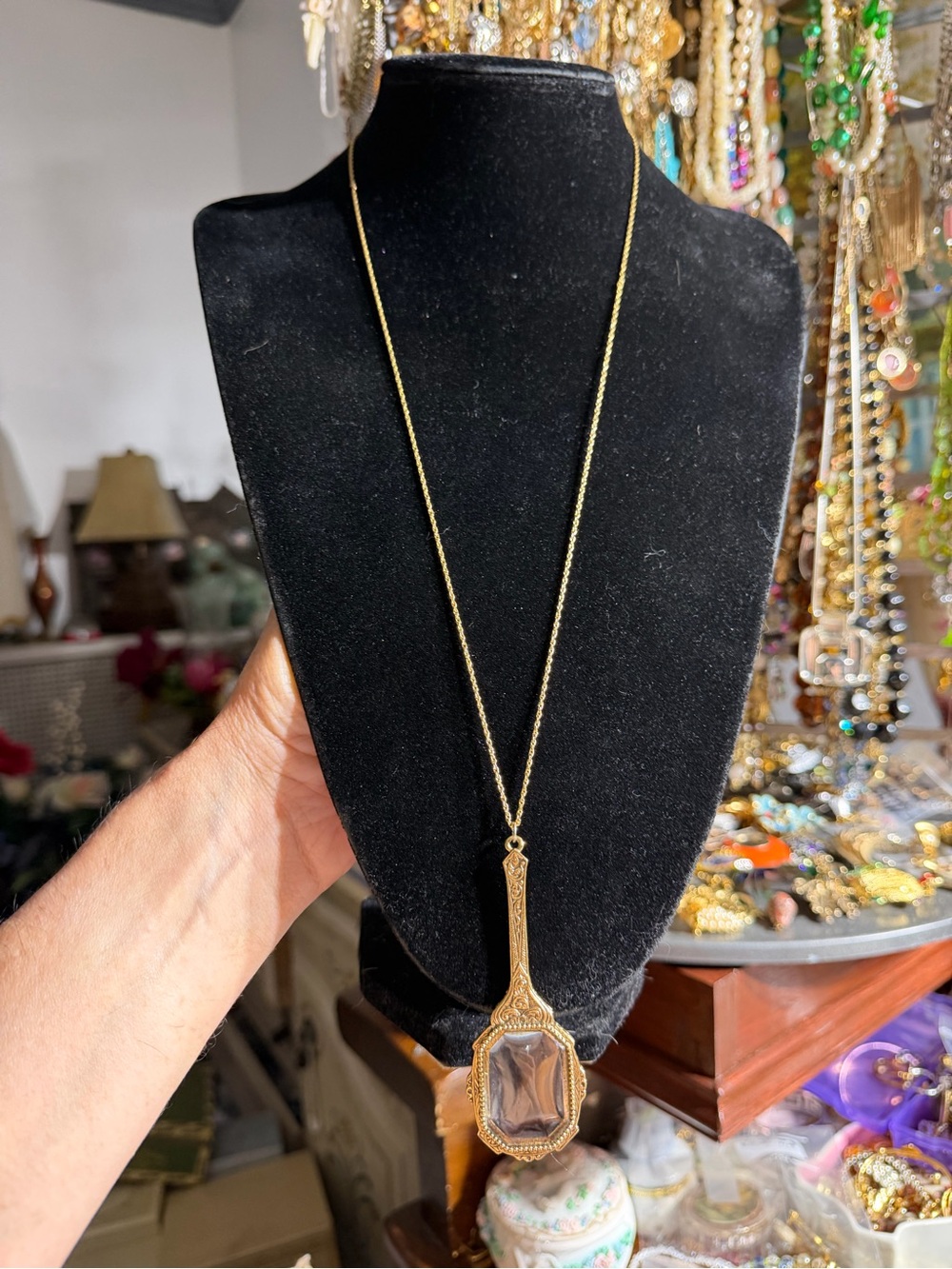 Vintage 1928 Gold Tone Magnifying Mirror Glass Pendant Necklace 28”